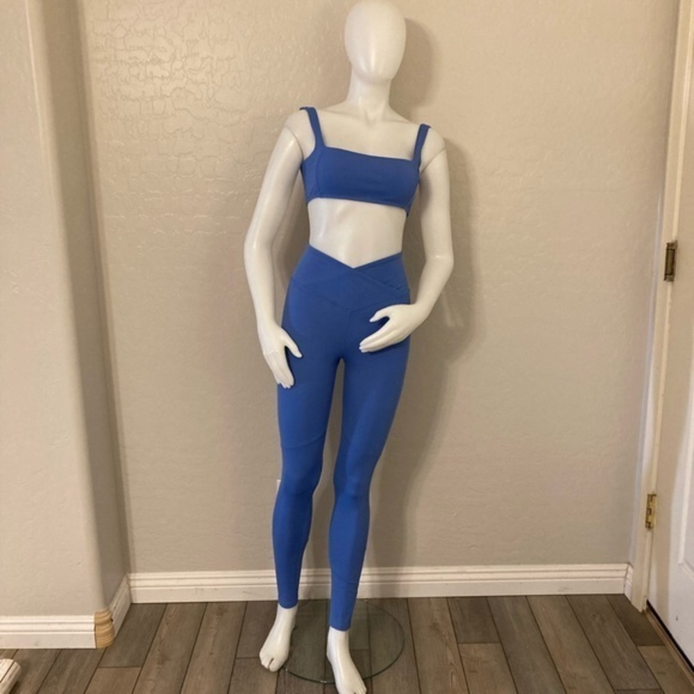 Yllw The Label Energy V-Cut Blue Leggings and Tammy Bra Set Size Medium